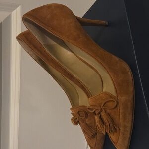 Ann Taylor Tassled Pumps-  Size 10